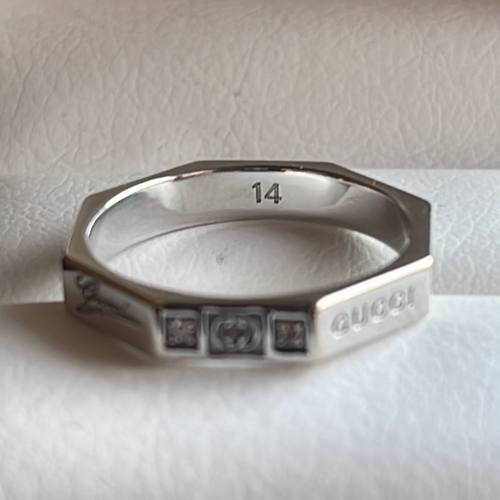 18k GUCCI Diamond Ring - Picture 11 of 15